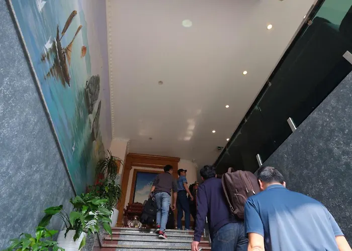 Khách sạn A12 *